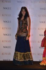 Anushka Sharma at the launch of Ritu Kumar new store in  Raghuvanshi Mills, Mumbai on 9th Feb 2012 (60).JPG